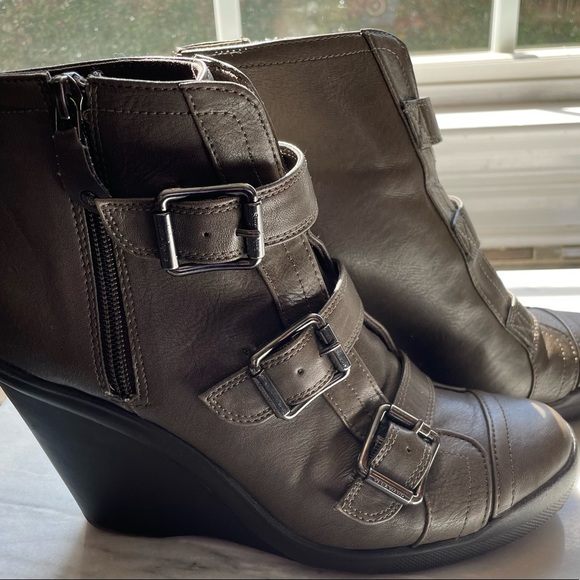 Vera Wang Platform Booties - Picture 3 of 7